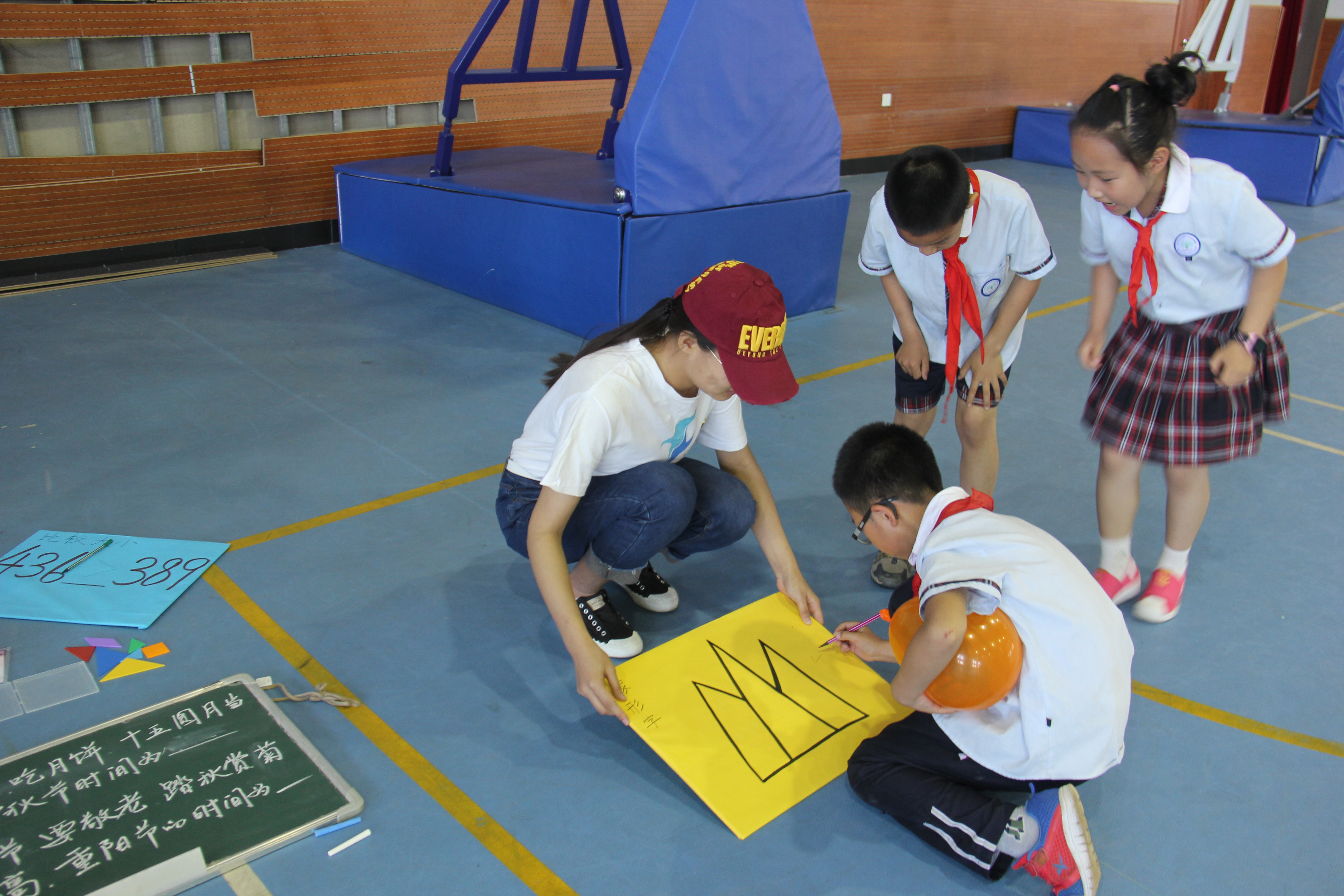 瀋陽師範大學大學生陪小學生過“六一