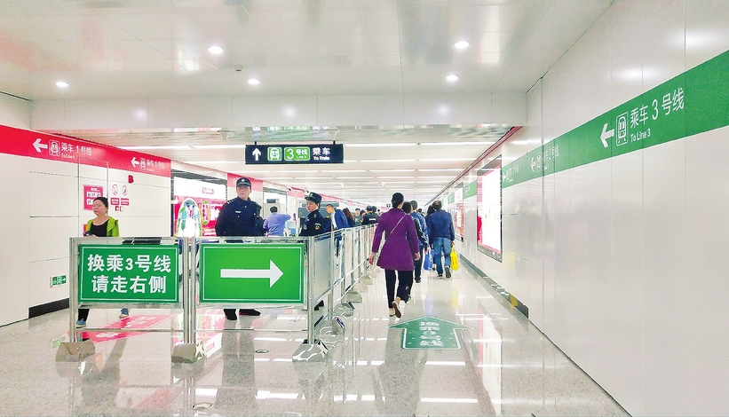 5月30日长春地铁1号线卫星广场站正式开通与轻轨3号线站内换乘通道