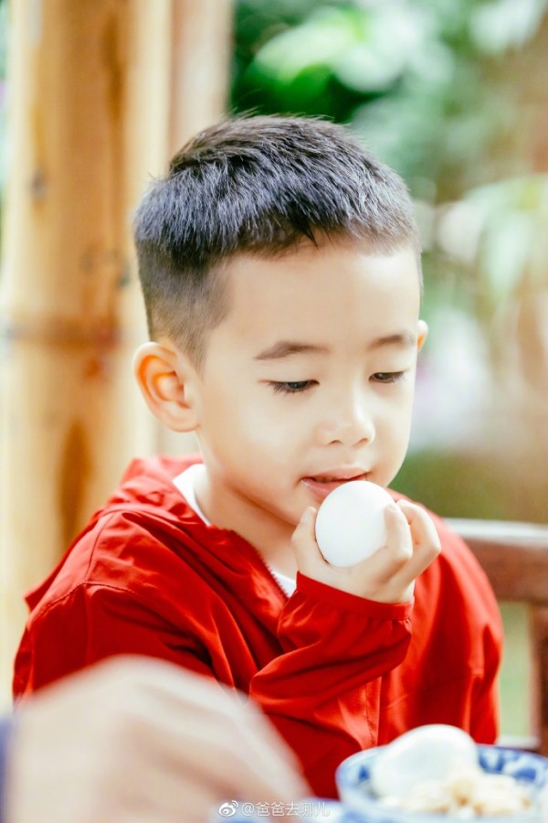 动静皆宜!jasper安静时如美男子 动起来超活泼可爱