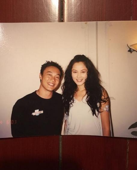 瞿颖晒与毛宁旧照 网友：那时你们都还那么年轻