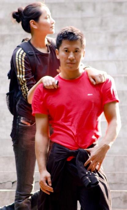 瞿颖晒与毛宁旧照 网友：那时你们都还那么年轻