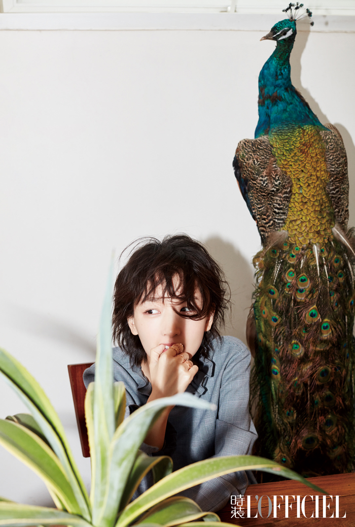 周冬雨三登银十封面 多重风格彰显独特气质