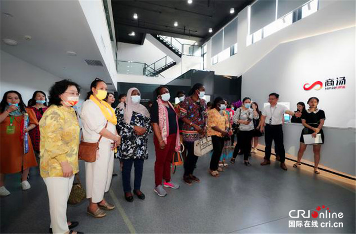 【Hi 西安】探秘人工智能的硬科技与软实力  驻华大使夫人在商汤科技解锁“未来科技”_fororder_图片70