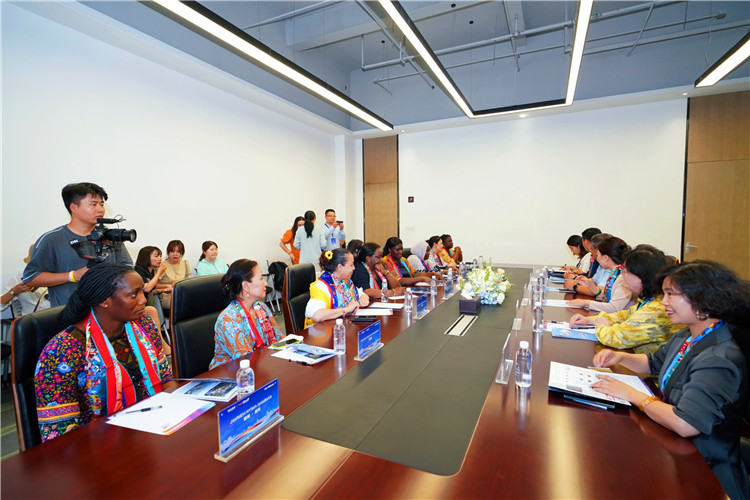 【Hi西安】驻华大使夫人踏上“西安欢乐丝路” 享受“丝路欢乐世界”_fororder_图片105