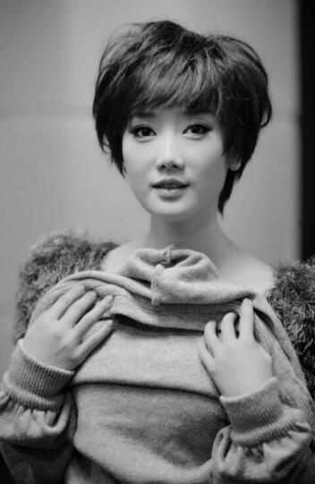 凤凰传奇玲花绝美短发照曝光 本尊见到都惊了