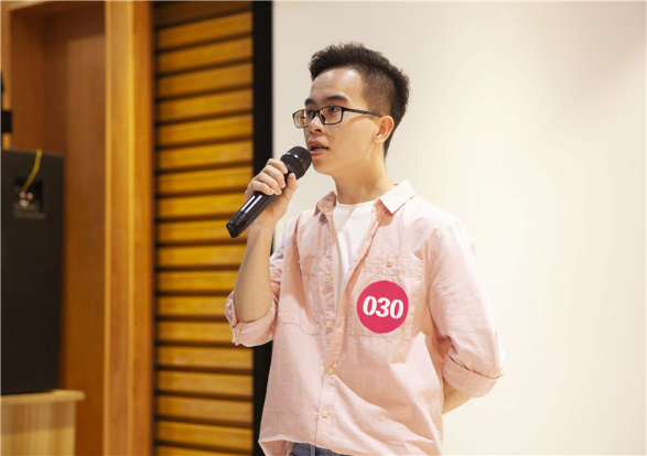 南寧：首屆越南留學生禮儀風采大賽舉行