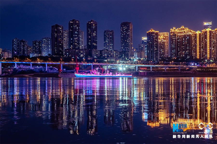 【城市远洋带图】166舰在山水之城上演炫酷灯光秀