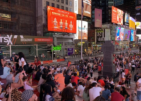 张同禄《盛世荣光》等景泰蓝“大国三部曲”闪耀纽约时代广场大屏_fororder_22_副本