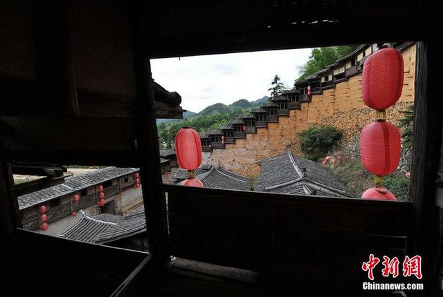 福建也有“布達拉宮”：圍墻上建48間房間