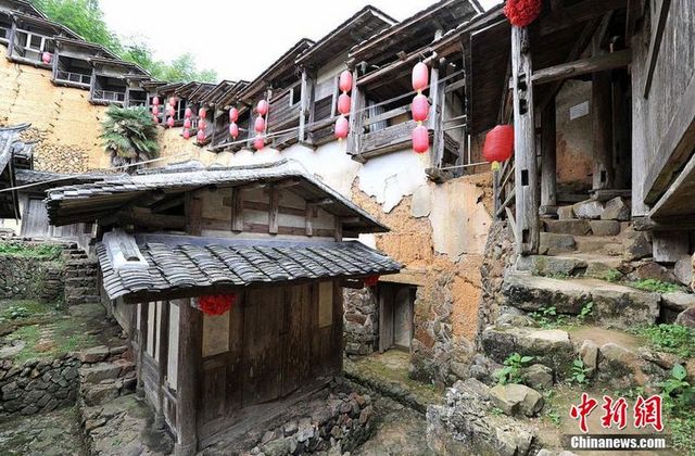 福建也有“布達拉宮”：圍墻上建48間房間