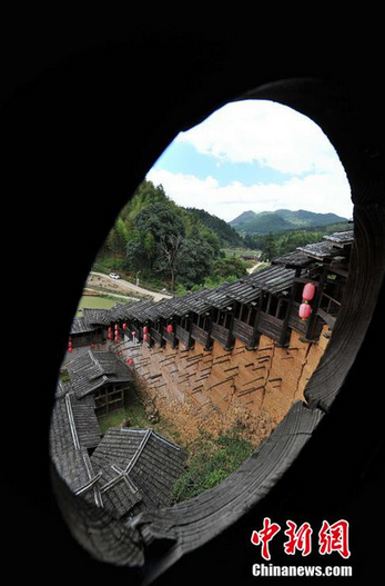 福建也有“布达拉宫”：围墙上建48间房间