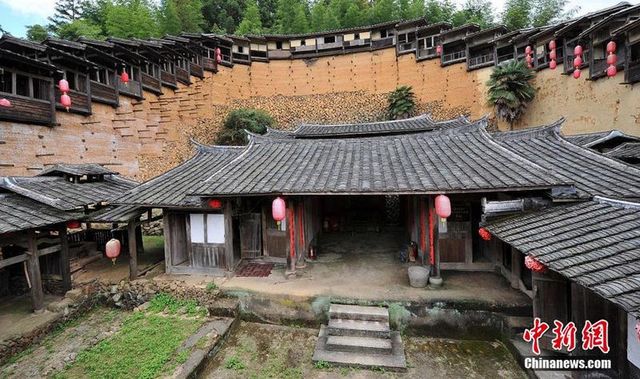 福建也有“布達拉宮”：圍墻上建48間房間