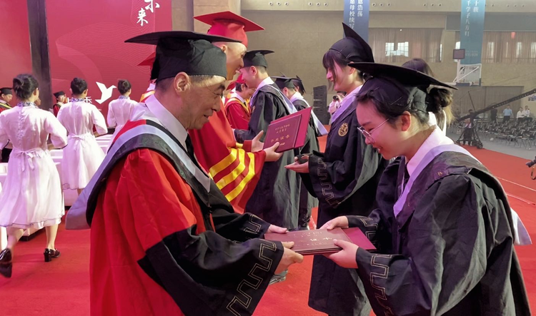 預見未來  西安培華學院舉辦2021屆畢業典禮暨學位授予儀式_fororder_圖片8