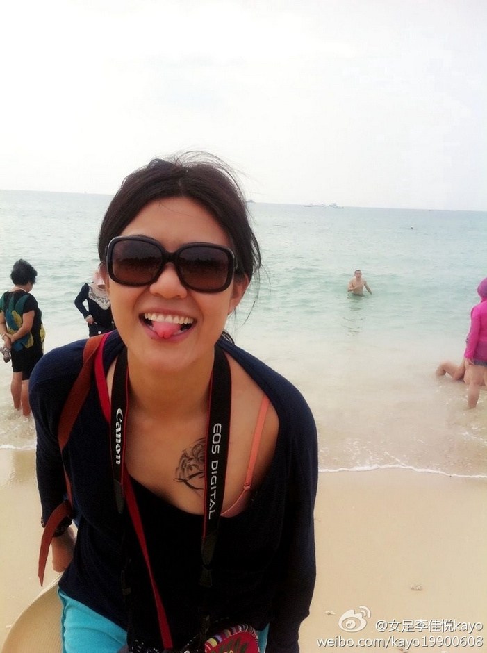 女神!女足队员自拍似高圆圆 胸前纹身惹眼