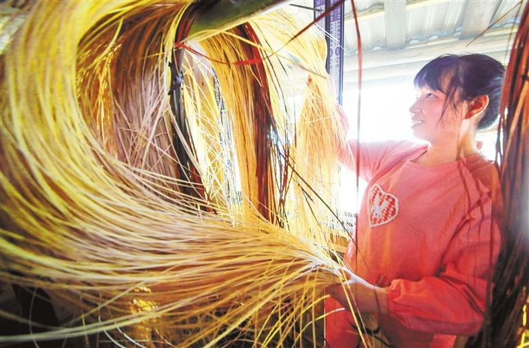 （中首）传统手艺焕发活力_fororder_efd85630-3e7a-46e7-b005-dcf4178527f9