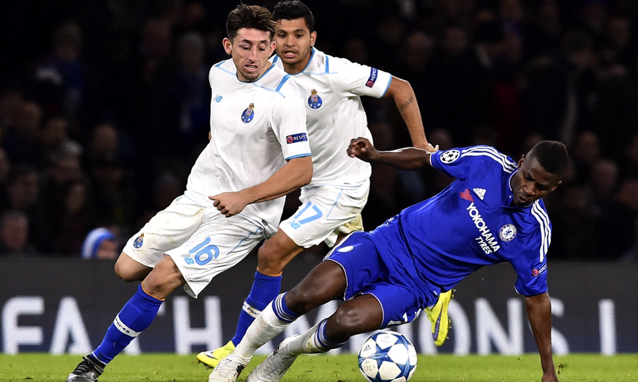 【看台】蓝色赛亚人!跑死梦三巴萨 8-0国足 【看台】蓝色赛亚人!跑死梦三巴萨 8-0国足