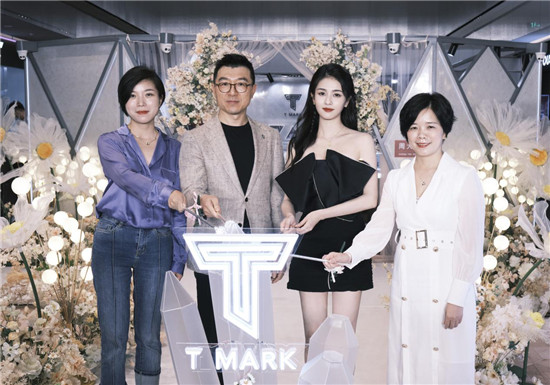 演员白鹿空降南京见证“周大福似锦”系列新品亮相_fororder_图片26