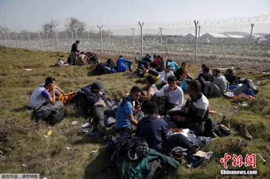 大量难民滞留希腊边境陷困境 恐爆发人道主义危机