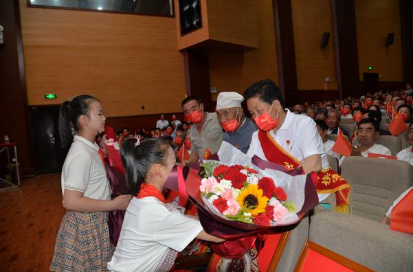 （轉載）陜西靖邊縣：文藝匯演慶祝建黨100週年