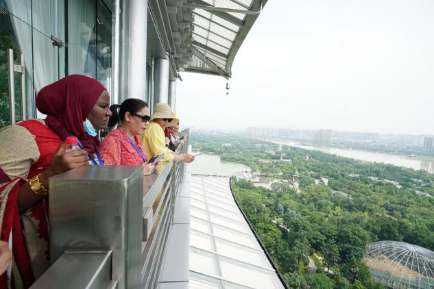 Foreign Ambassadors' Spouses Visited Chanba Ecological Area, the "Green Lungs" of Xi'an_fororder_浐灞1