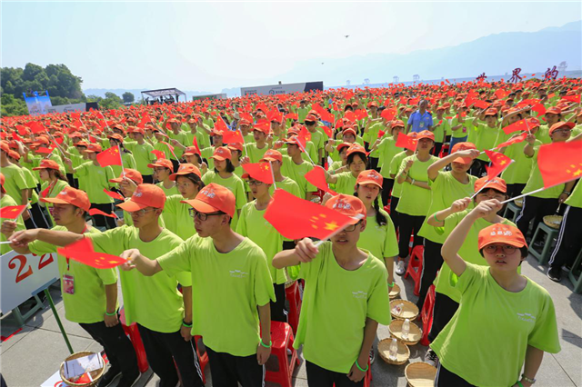 【急稿】【湖北】【CRI原創】湖北秭歸：9478人包粽子慶端午載入世界吉尼斯記錄