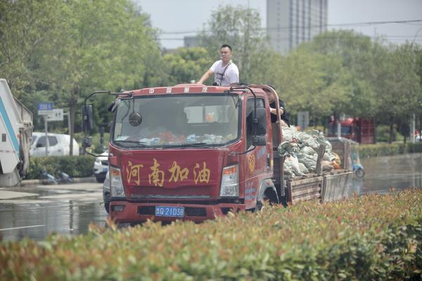 陽光明媚 雨災後正在逐步恢復的新鄉