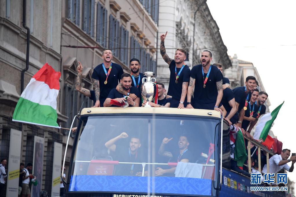 意大利队凯旋 与球迷共庆欧锦赛夺冠