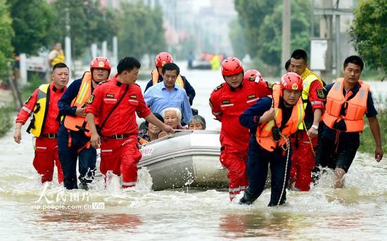Kokarin tinkarar ambaliyar ruwa ya nuna hadin kan Sinawa_fororder_Henan