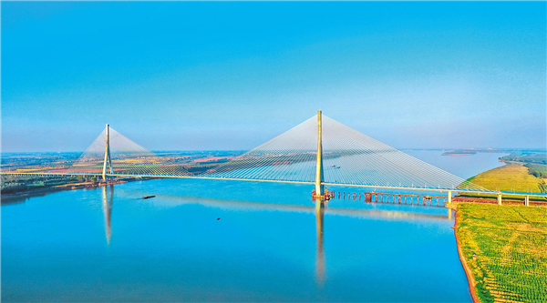 嘉鱼长江大桥图片