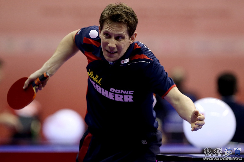 前方图：男乒3-0奥地利晋级八强 马龙发球犀利