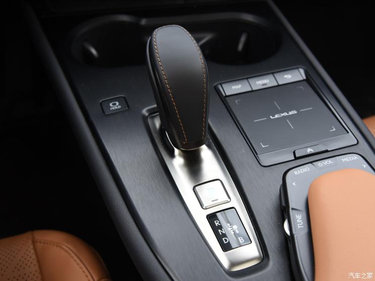 汽车频道【4月27日】【头条新闻红条】售价36.2万元起 雷克萨斯UX 300e上市