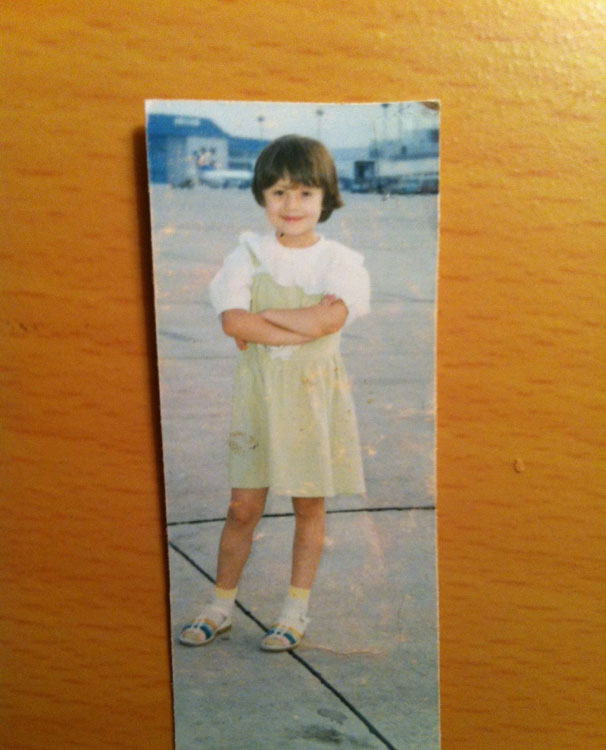 巴特尔出席发布会 女儿蓝裙亮相靓丽动人