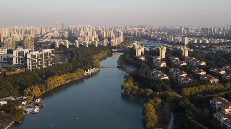 China in the Eyes of Mexican Parents: 100 Years of Remarkable Achievements