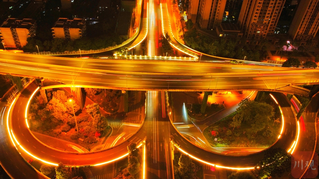 (中首)成都教師耗時四個月 集齊成都立交橋最美夜景