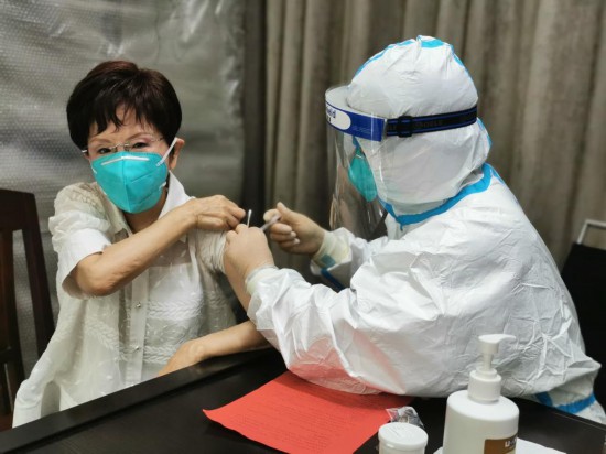 “每一个生命都值得被尊重”——台湾同胞纷纷“登陆”接种大陆新冠疫苗