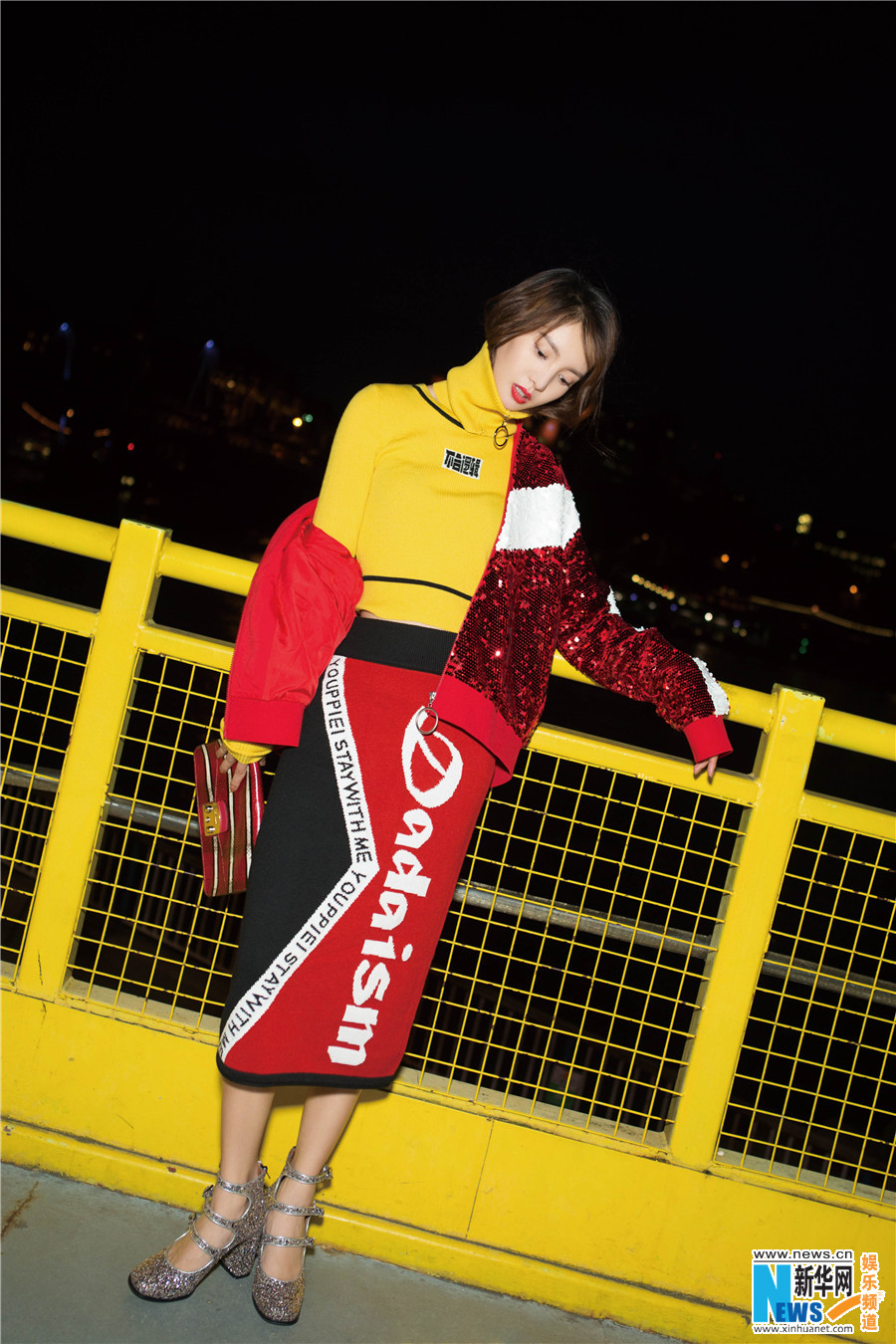 随性不羁金晨伦敦大玩转街头风