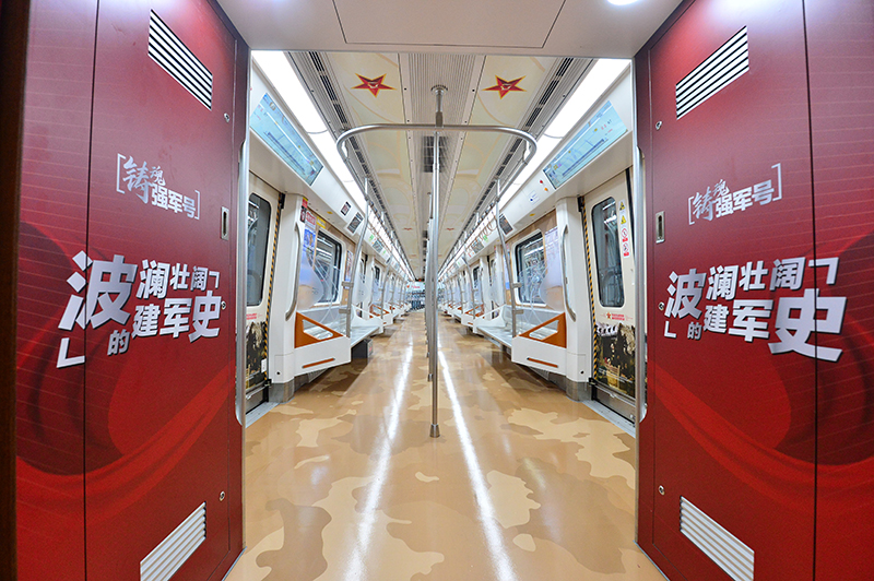（首例附链接）“铸魂强军号”主题列车亮相成都地铁6号线_fororder_“铸魂强军号”主题列车亮相成都地铁6号线-供图--成都轨道交通集团-(4)
