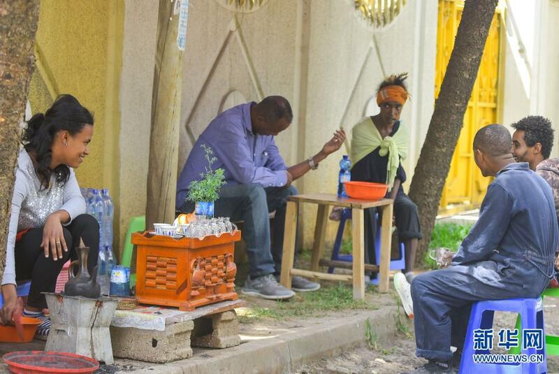 'Yan mata masu yawa a Habasha suna bude rumfunan kofi a titunan wasu manyan birane_fororder_1127457551_16212635522901n