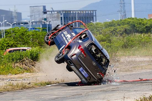 汽車頻道【資訊】國內首次空投翻滾試驗成功 奔騰X40展現剛性安全實力