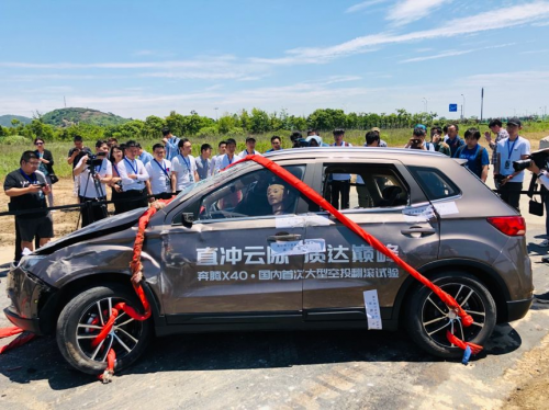 汽車頻道【資訊】國內首次空投翻滾試驗成功 奔騰X40展現剛性安全實力