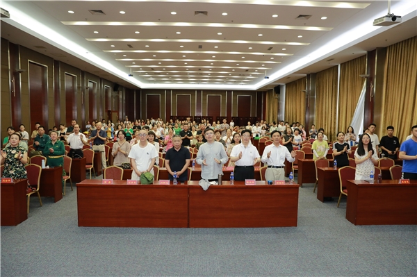 “红心照英才·大师栋梁培养工程”在京正式启动_fororder_61