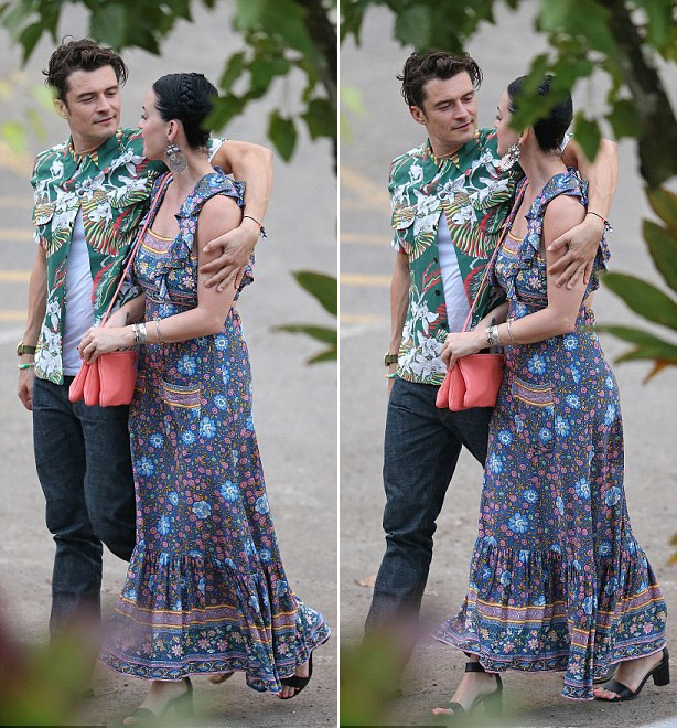 奥兰多与水果姐热恋双眼紧盯寸步不离变连体婴