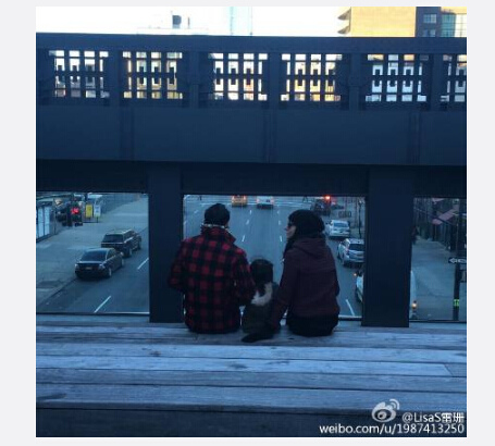 吴彦祖妻子晒一家三口背影照 画面温馨(图)