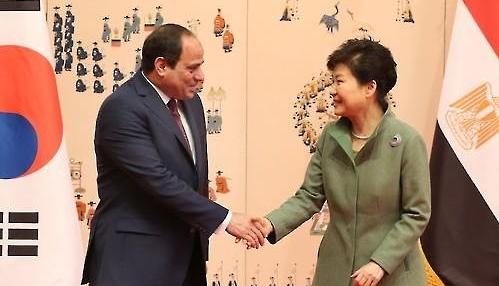 樸槿惠會見埃及總統 簽金融貿易等9項合作協議
