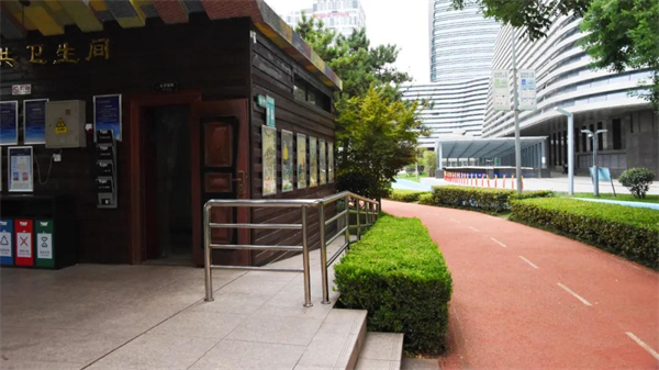 "无障碍"公园尽显城市人文关怀 西安航天基地护航市民群众"出街"