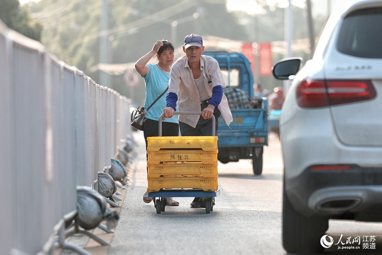 無錫陽山：水蜜桃讓桃農生活甜蜜蜜_fororder_3