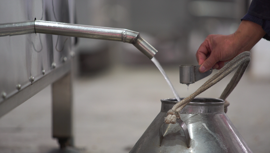 走进“华山论剑”西凤酒厂 见证“好品质 专线造”的中国品牌