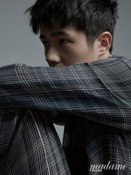 二十岁只是如期而至刘昊然黑白款写真曝光