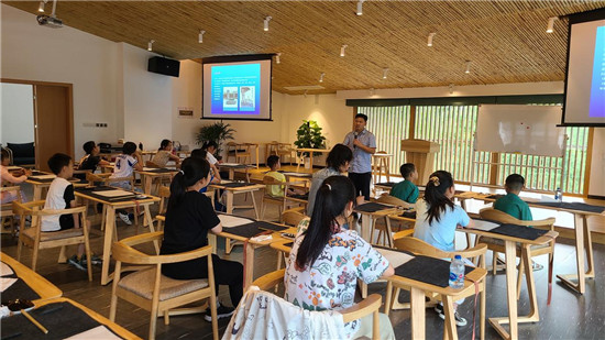 苏州张家港凤凰镇：暑托班里学党史 寓教于乐促成长_fororder_图片3