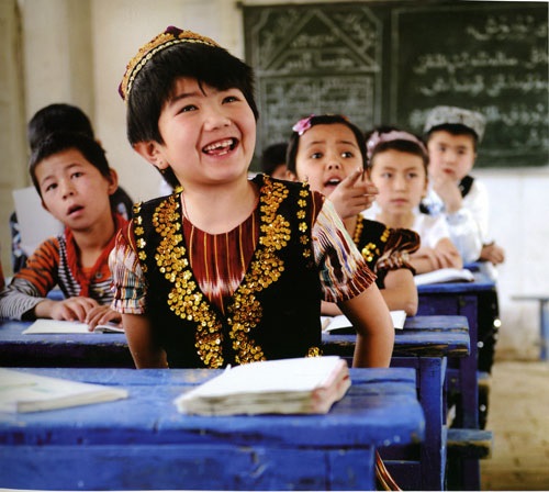 Peng Liyuan Ta Gabatar Da Jawabi Ga Taron Dandalin SCO Dangane Da Ilmantar Da Mata Da Yaki Da Fatara_fororder_peng
